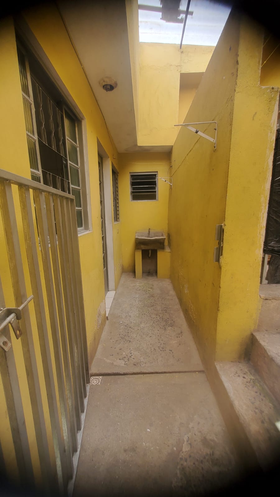 Casa de 1 quarto com quintal lateral em Jardim Itápolis